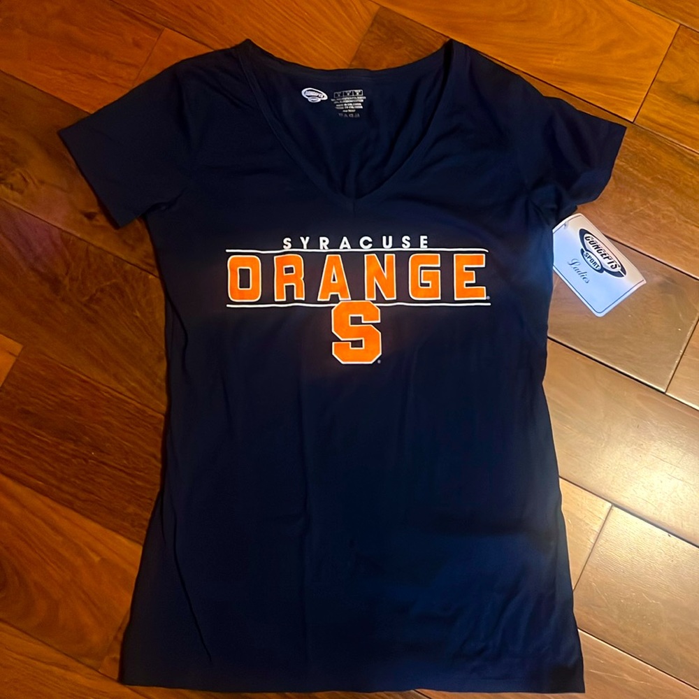 Syracuse University women’s medium v neck tee. NWT